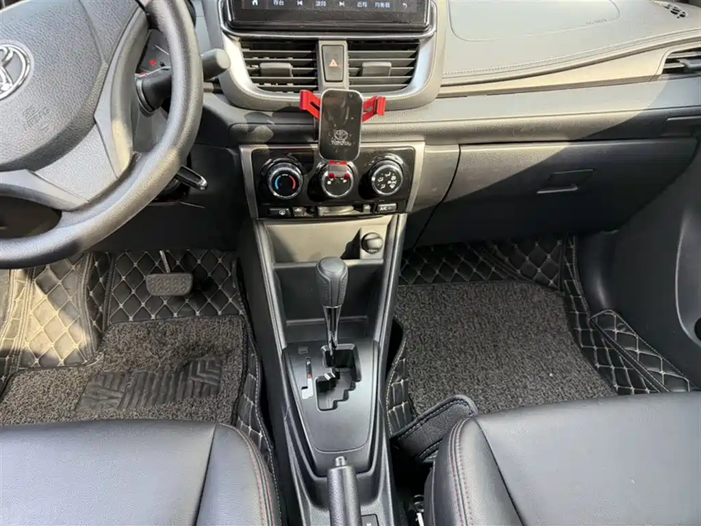 YARiS L Zhixiang 1.5 L CVT Leading