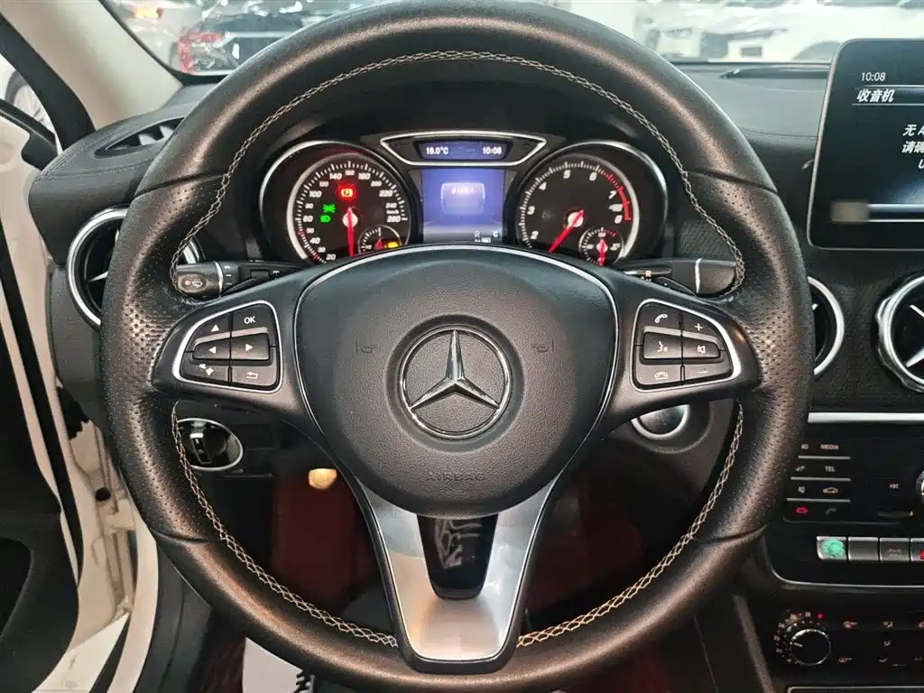 Mercedes-Benz GLA GLA 200 Fashion