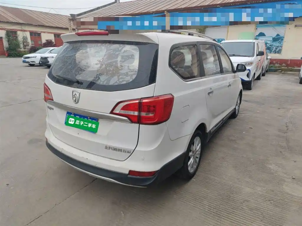 Baojun 730 1.5 L Manual Comfort 7-seat CN-V