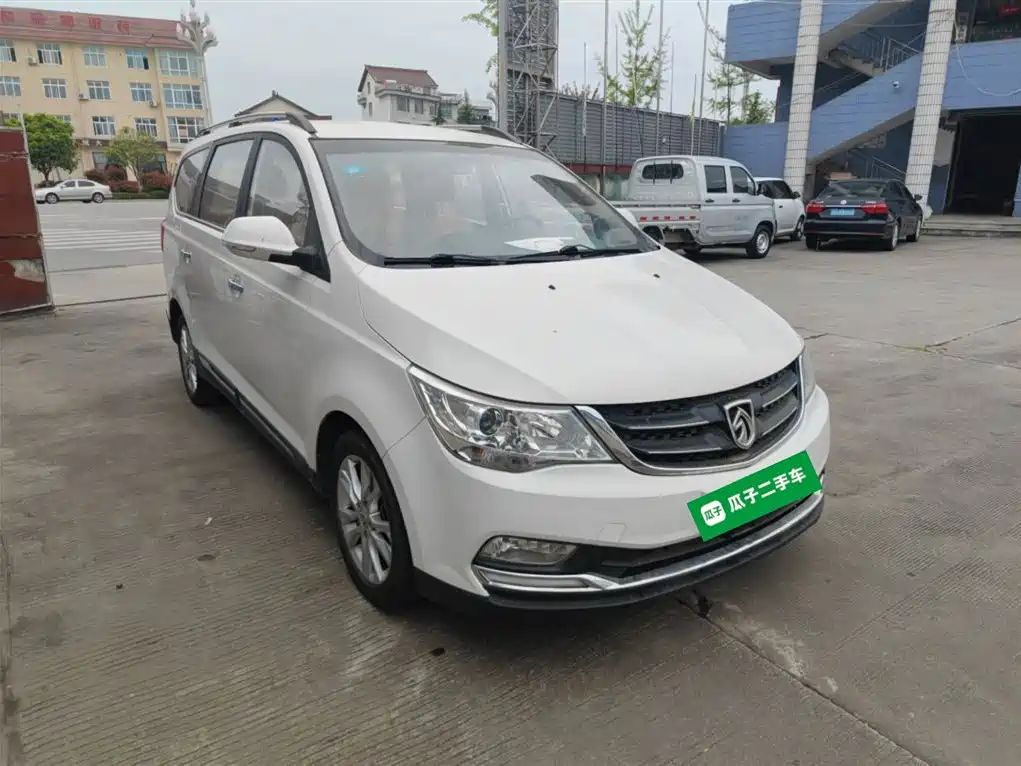 Baojun 730 1.5 L Manual Comfort 7-seat CN-V