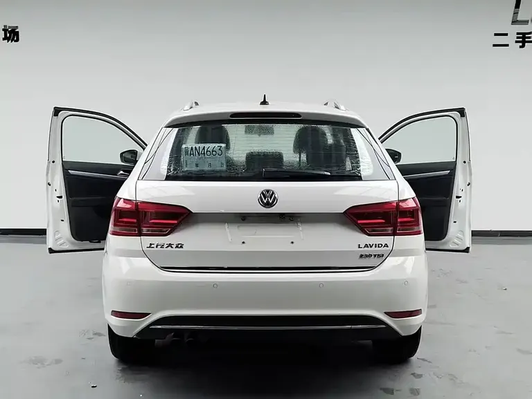 Volkswagen Gran Lavida 230 TSI DSG Comfort