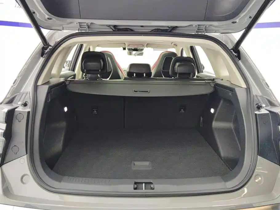 Hongqi HS3 2.0 T 2 WD