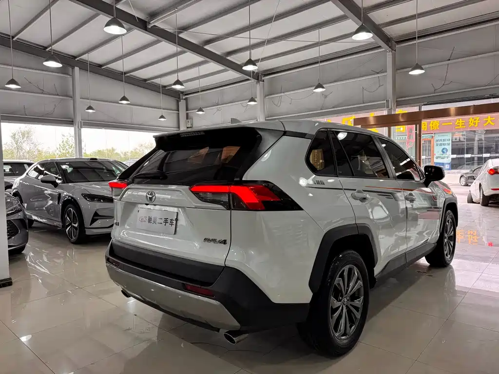 RAV4 2.0 L CVT 2 WD Style
