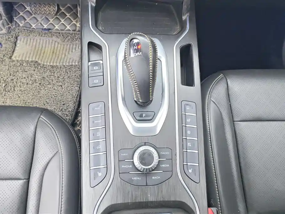 WEY VV6 2.0 T 2 WD Smart Guard +