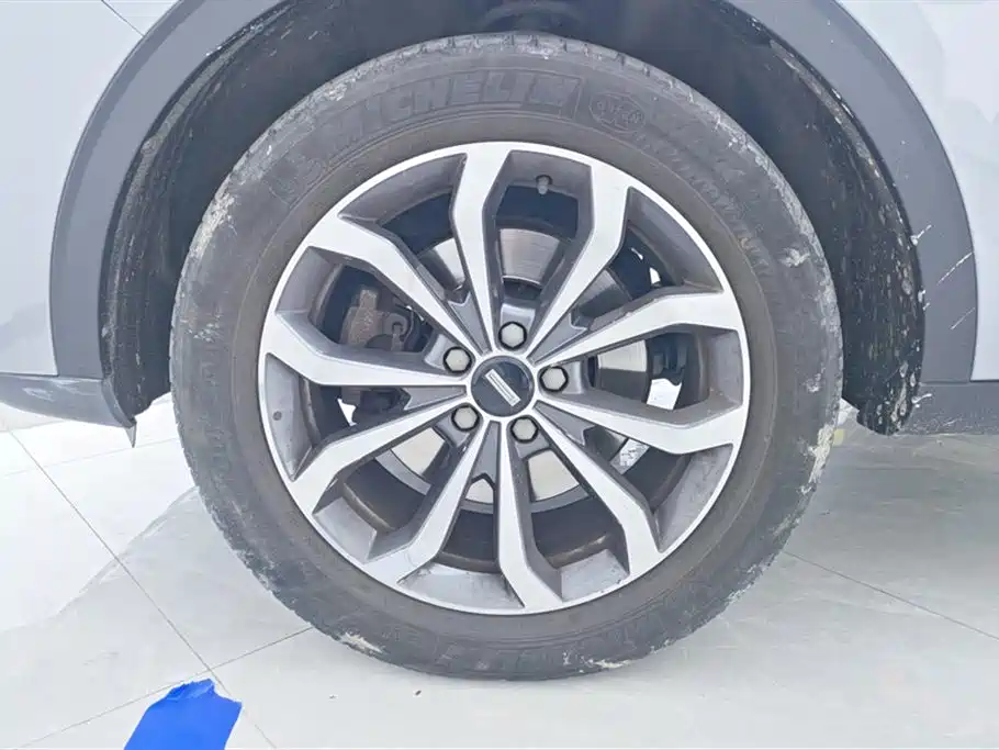 WEY VV6 2.0 T 2 WD Smart Guard +