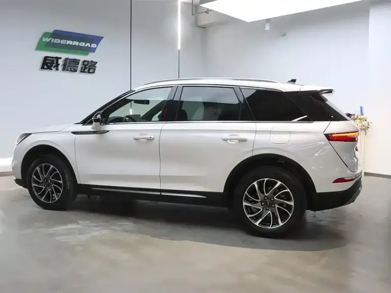 Lincoln Corsair 2.0 T 2 WD Graceful