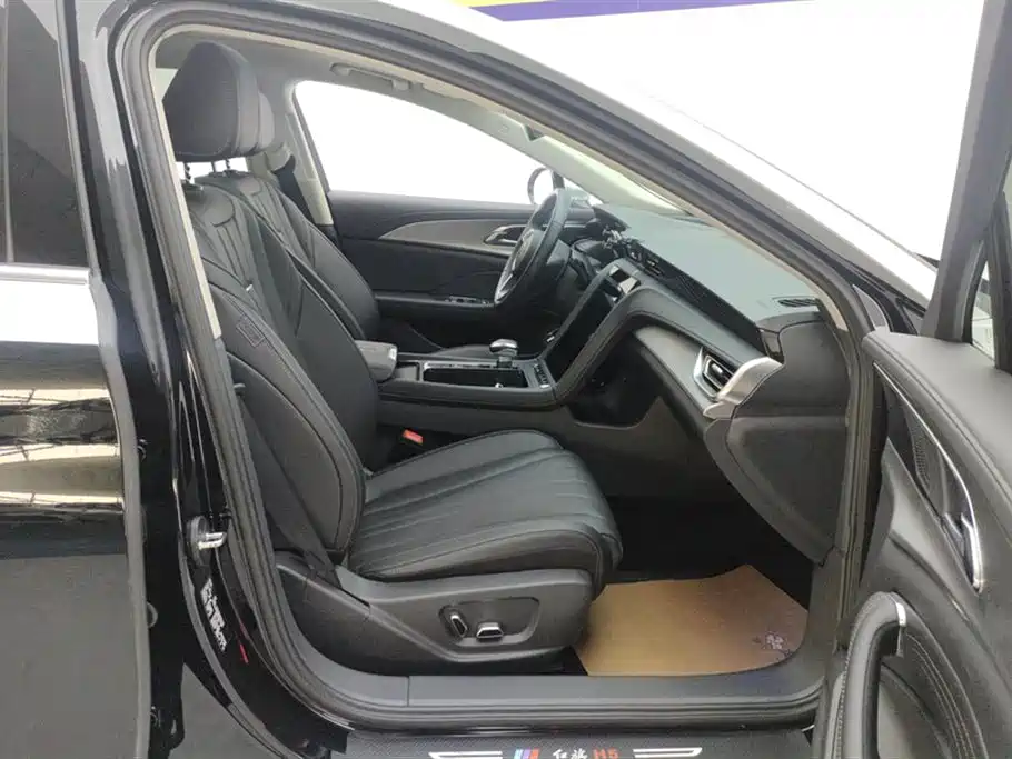 Hongqi H5 1.5 T DCT Connected Flagship Charm