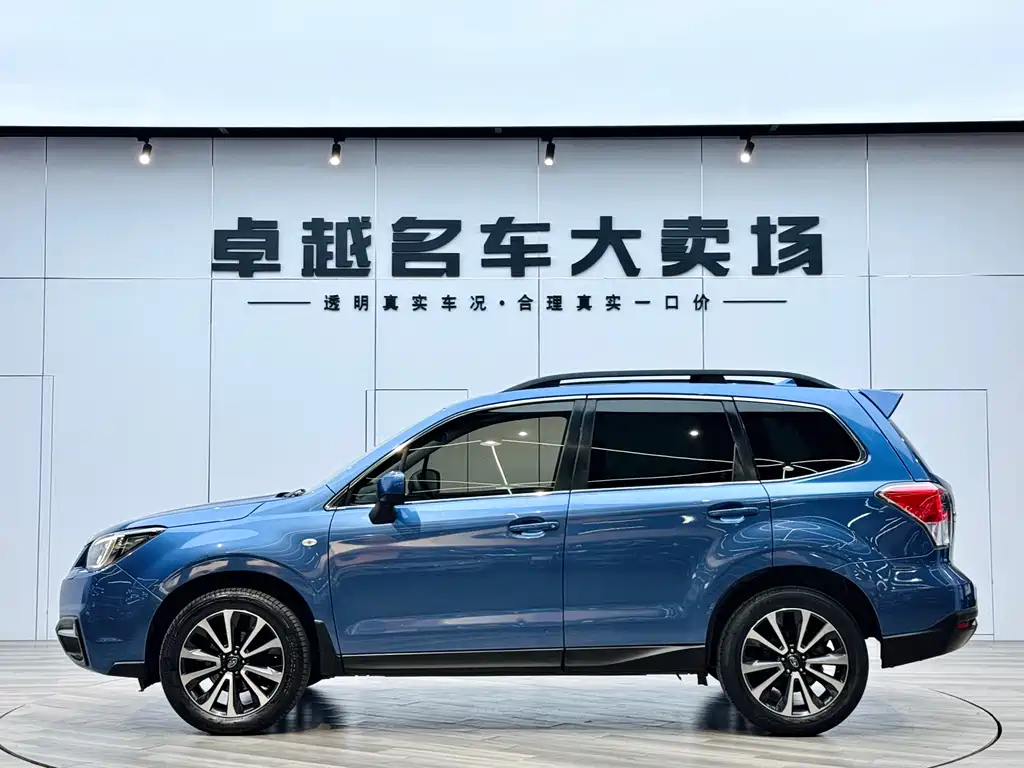 Forester 2.0 i Luxury Navigation