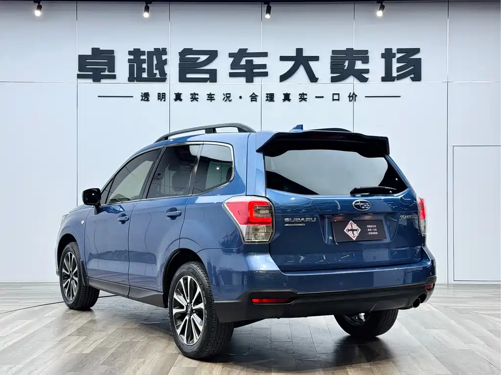 Forester 2.0 i Luxury Navigation