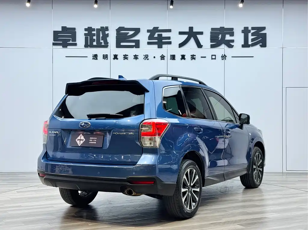 Forester 2.0 i Luxury Navigation