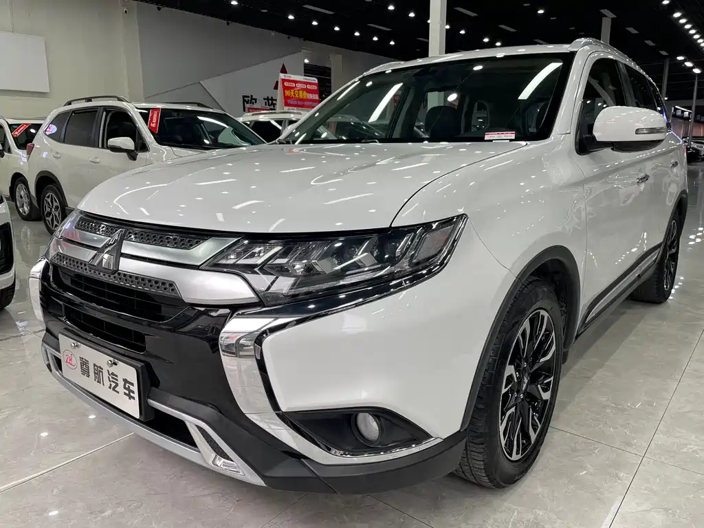 Outlander 2.4 L 4 WD Enjoyment 5-seat CN-VI