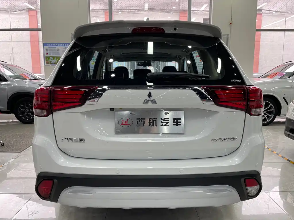 Outlander 2.4 L 4 WD Enjoyment 5-seat CN-VI