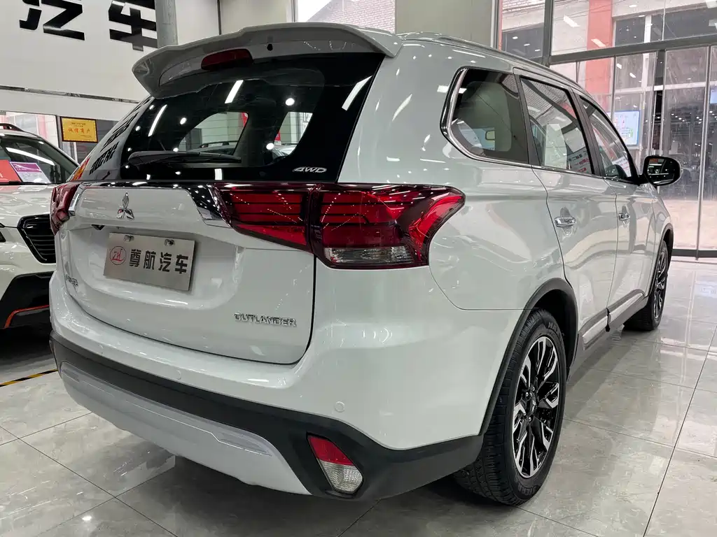 Outlander 2.4 L 4 WD Enjoyment 5-seat CN-VI