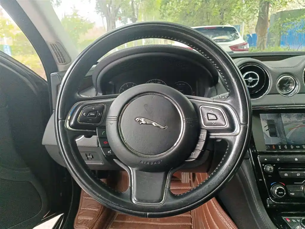 Jaguar XJ XJL 3.0 SC 2 WD Graceful Business