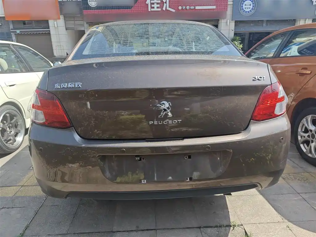 Peugeot 301 1.6 L Manual Comfort