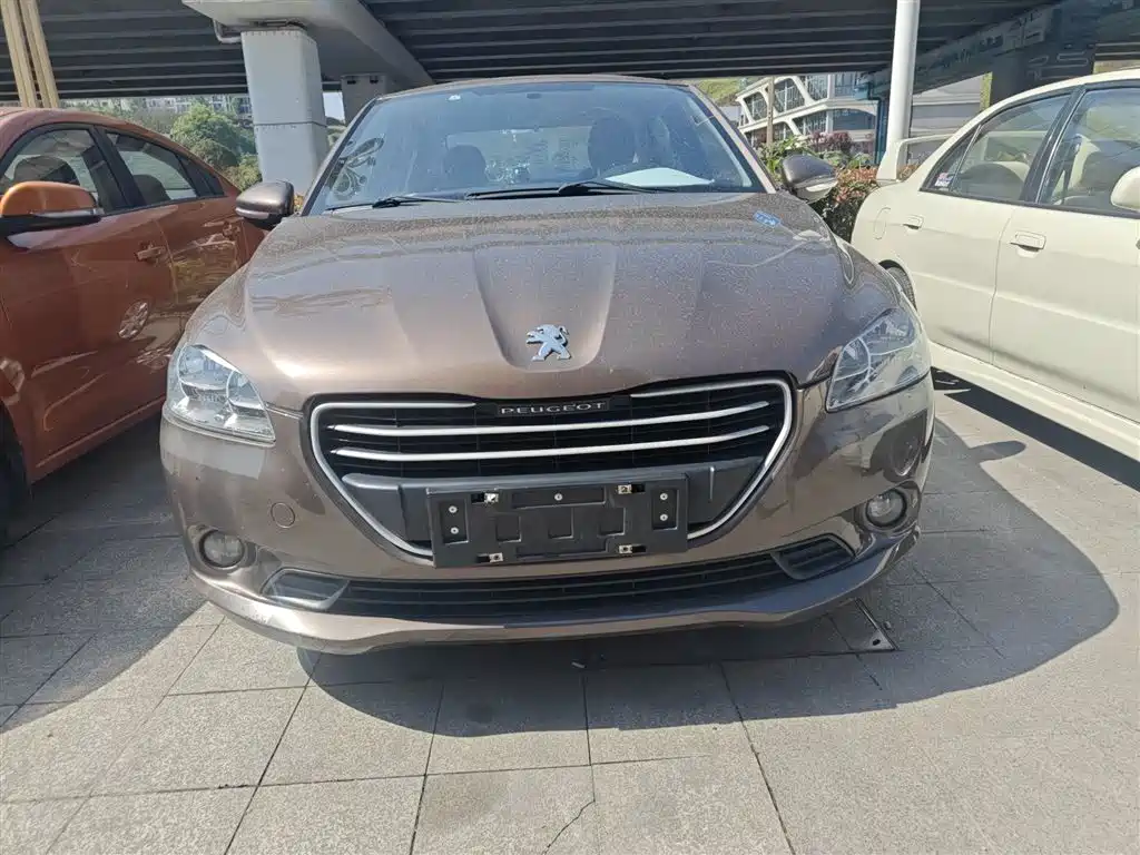 Peugeot 301 1.6 L Manual Comfort