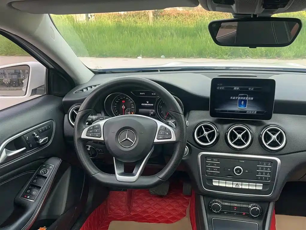 Mercedes-Benz GLA GLA 200 Dynamic