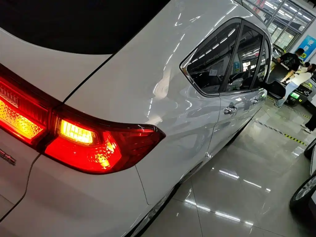 Haval M6 PLUS 1.5 T DCT Elite Connected