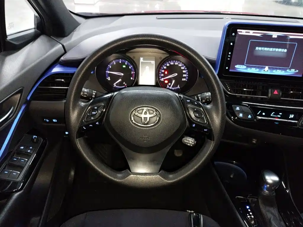 Toyota C-HR 2.0 L Leading