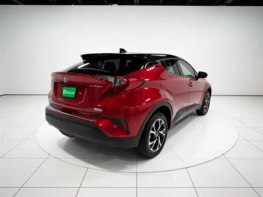 Toyota C-HR 2.0 L Leading