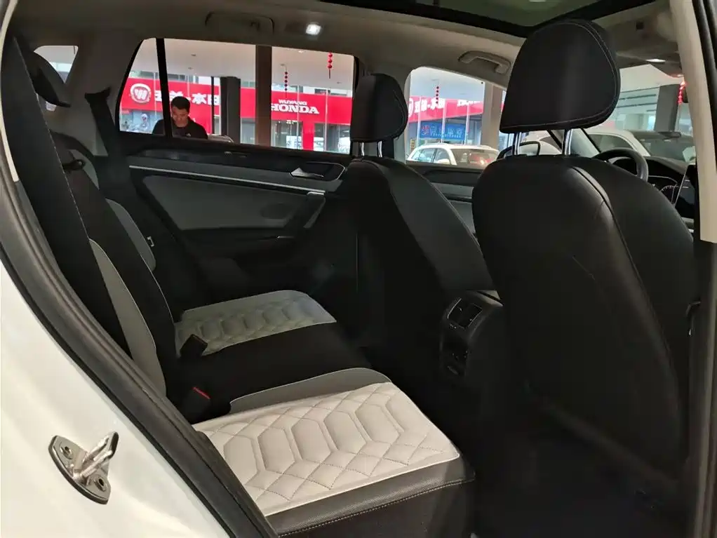 Tayron 300 TSI 2 WD Luxury Plus Advanced