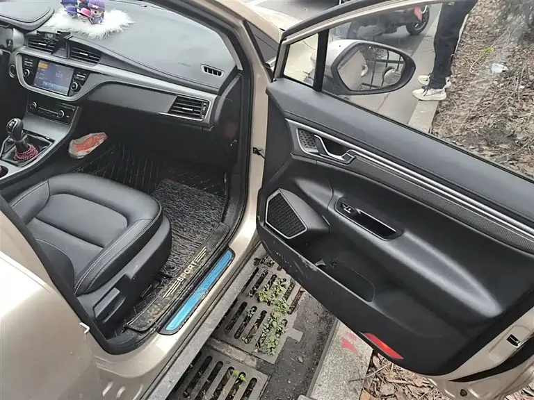 Geely Emgrand GS Grace 1.8 L Manual Leading Style
