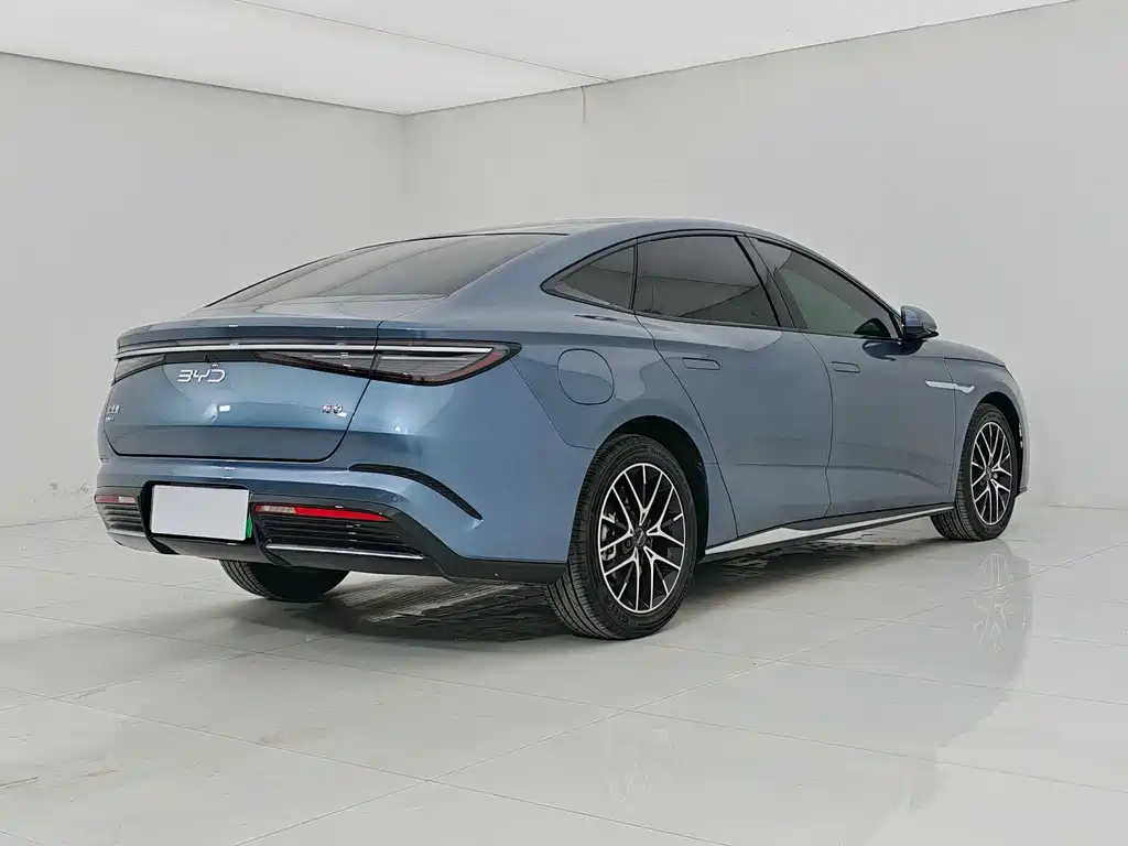 Seal Glory DM-i 1.5 L 121 km Luxury