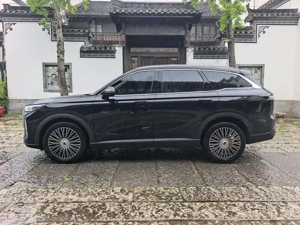 Tiggo 8 L 2.0 T 2 WD Distinguished 5-seat