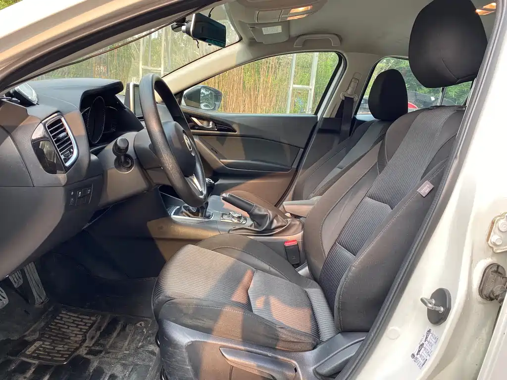 Mazda 3 Axela Sedan 1.5 L Manual Comfort