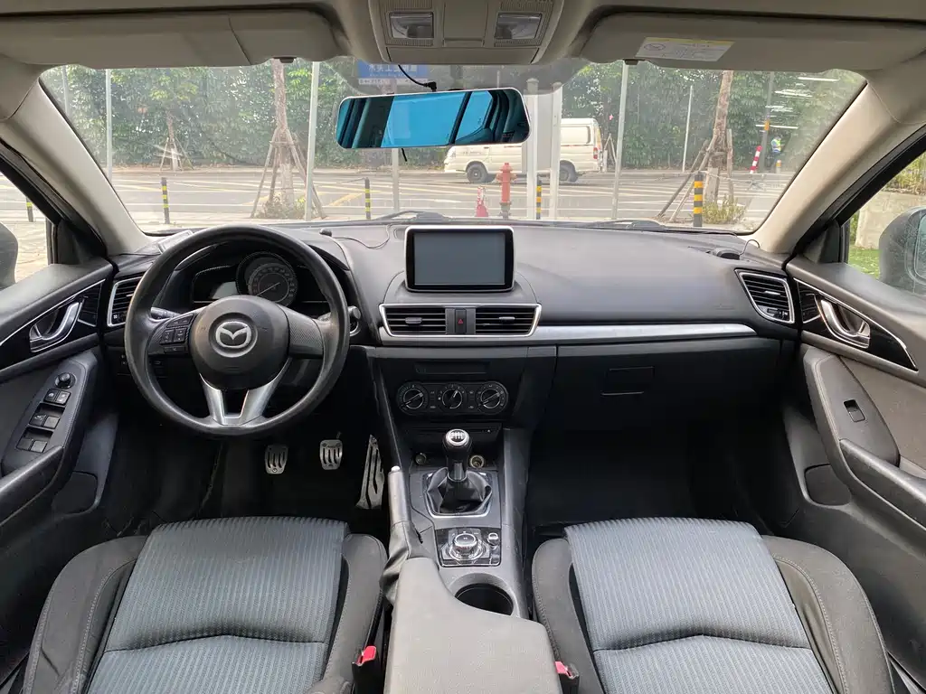 Mazda 3 Axela Sedan 1.5 L Manual Comfort