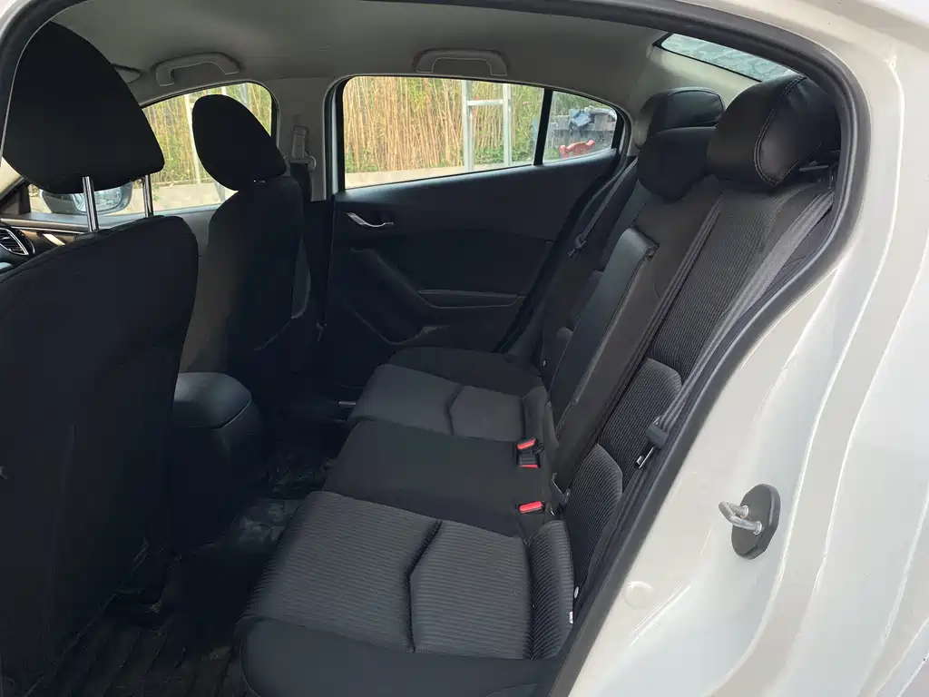 Mazda 3 Axela Sedan 1.5 L Manual Comfort