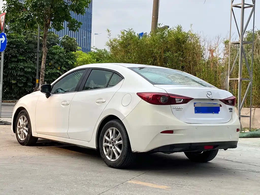 Mazda 3 Axela Sedan 1.5 L Manual Comfort