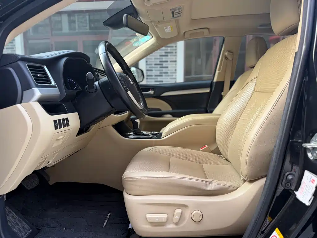 Highlander 2.0 T 2 WD Luxury 7-seat CN-V
