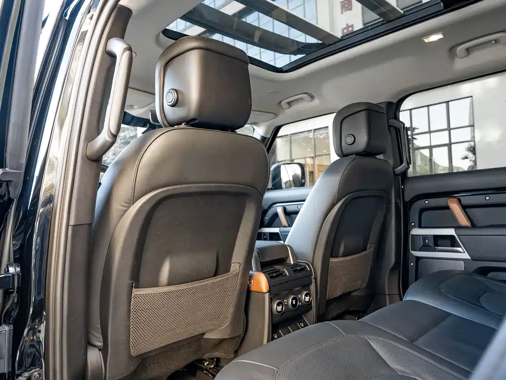 Land Rover Defender 110 P400 Dark Special Edition