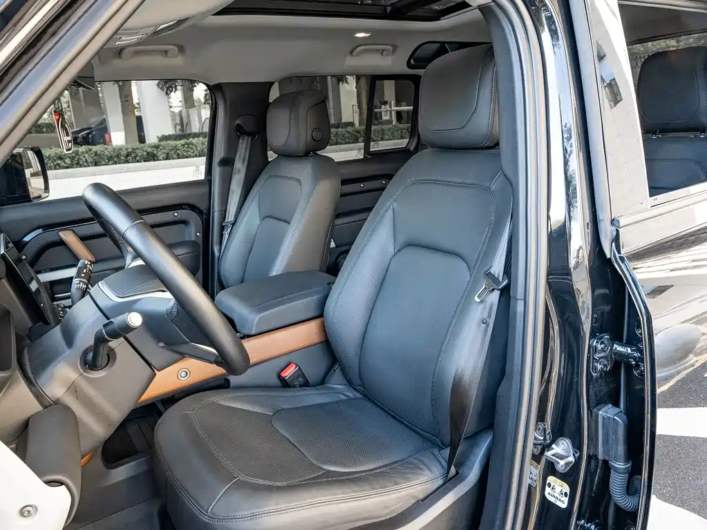 Land Rover Defender 110 P400 Dark Special Edition