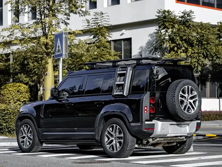 Land Rover Defender 110 P400 Dark Special Edition