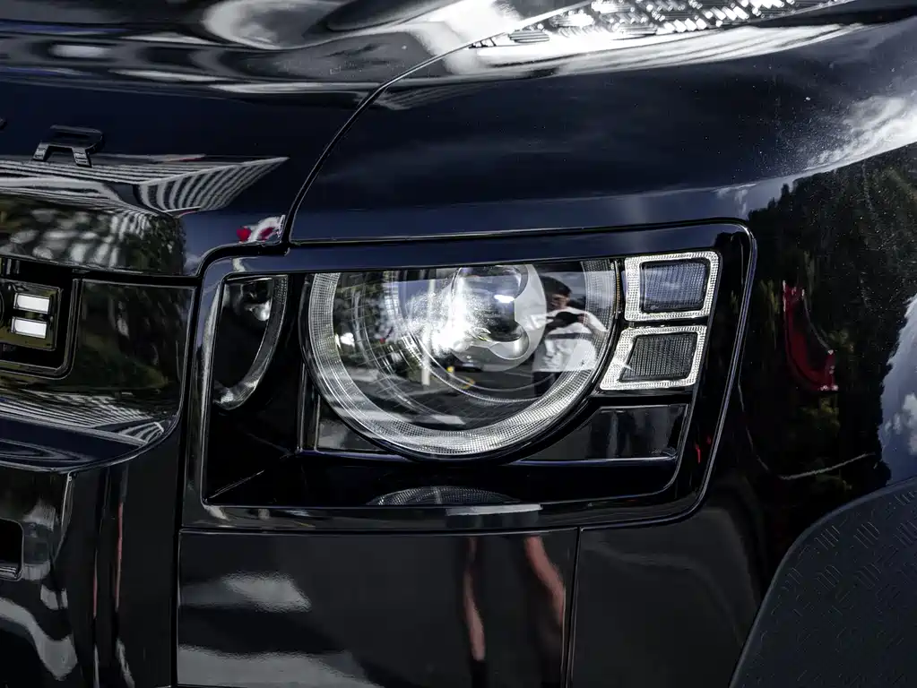 Land Rover Defender 110 P400 Dark Special Edition