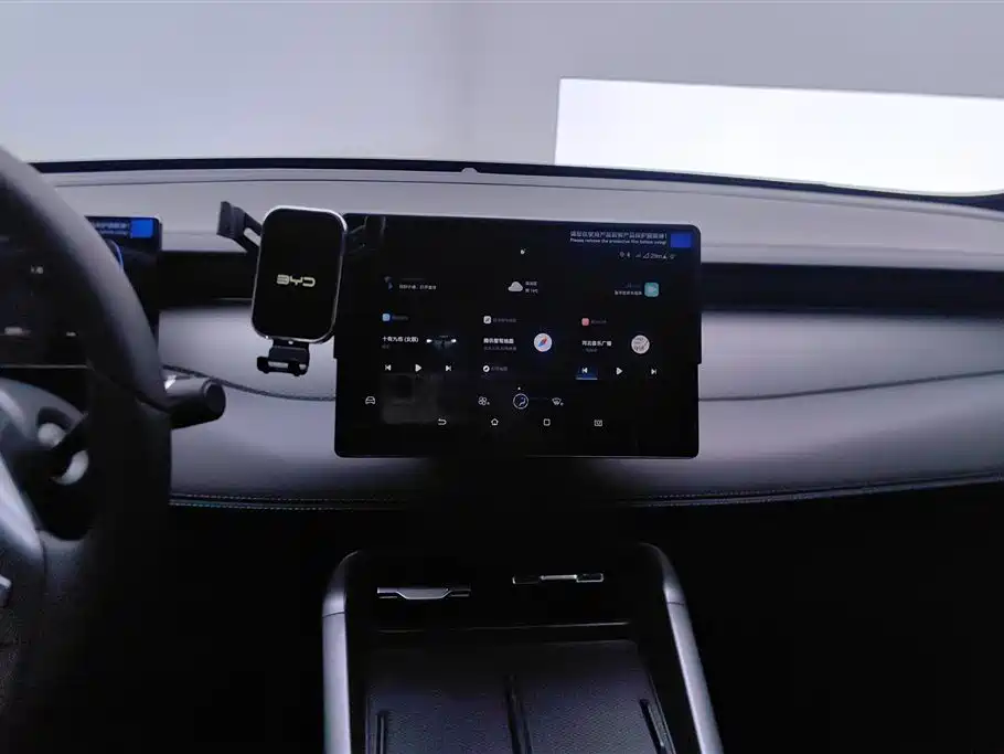 Qin PLUS DM-i Smart Drive 55 KM Leading