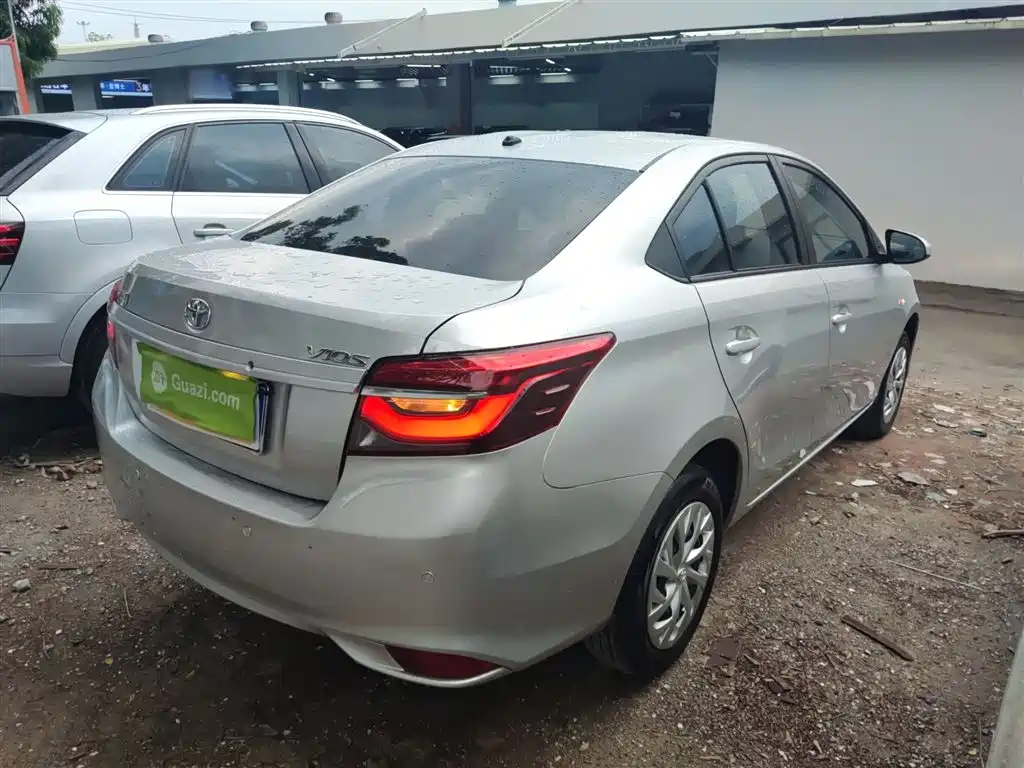 Vios 1.5 L CVT Smart Travel
