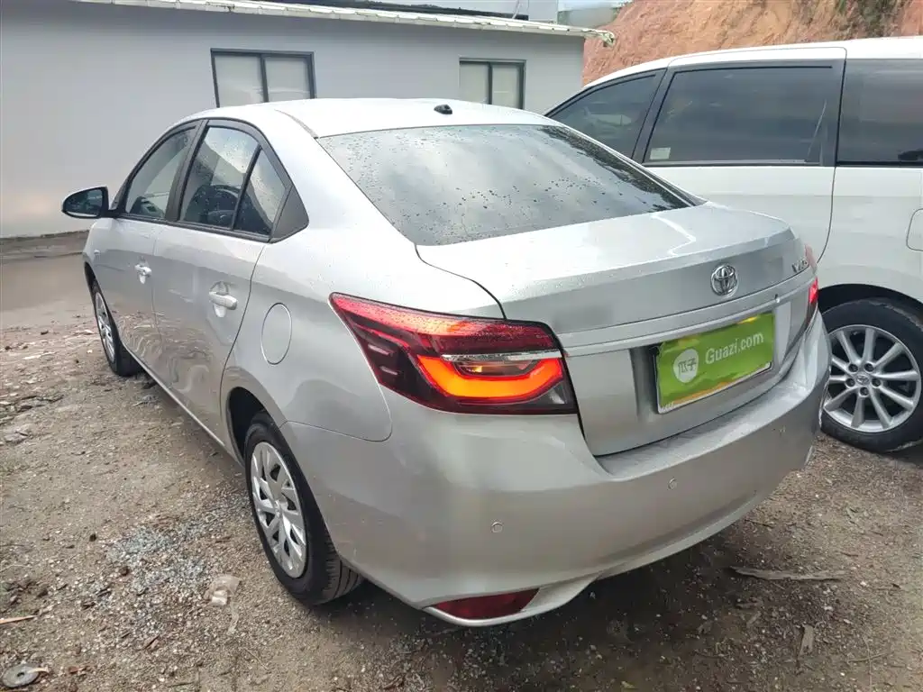 Vios 1.5 L CVT Smart Travel