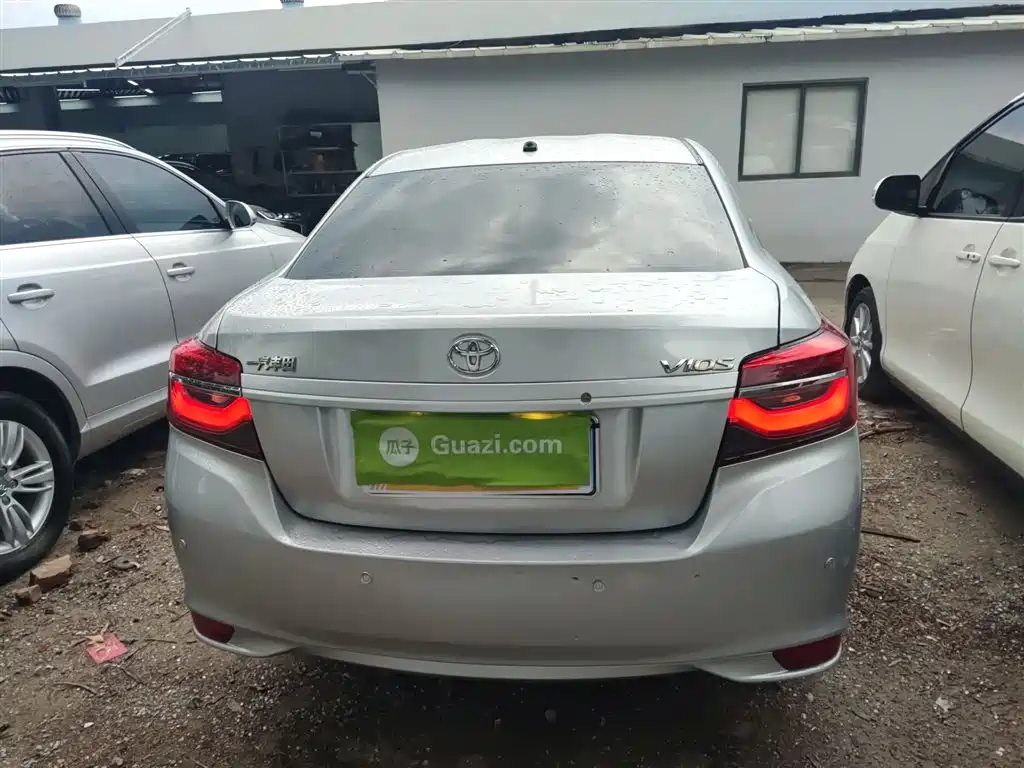 Vios 1.5 L CVT Smart Travel