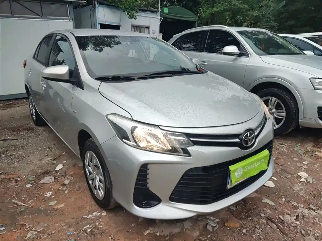 Vios 1.5 L CVT Smart Travel