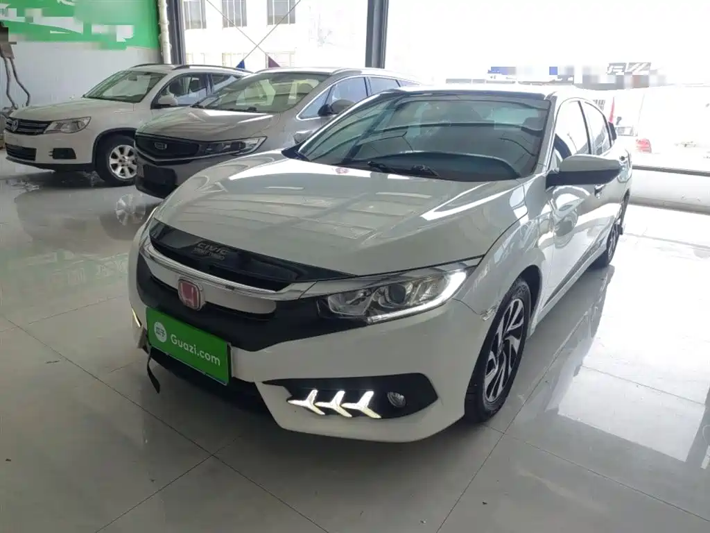 Civic 220 TURBO CVT Luxury