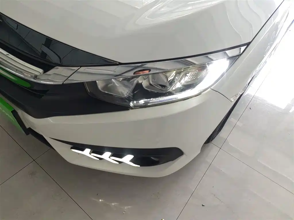 Civic 220 TURBO CVT Luxury