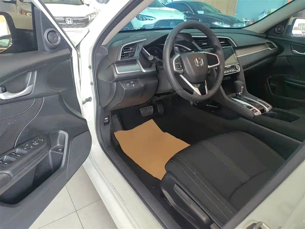 Civic 220 TURBO CVT Luxury