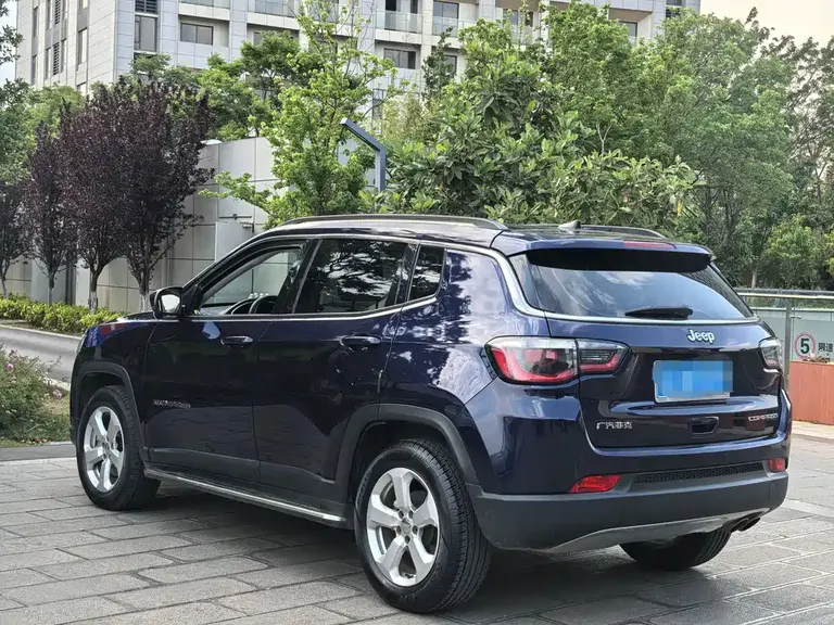 Jeep Compass 220 T Auto Leading