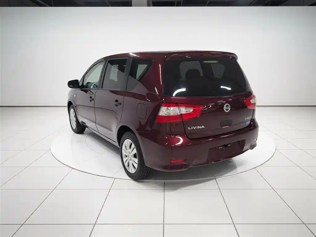 Livina 1.6 XE CVT Comfort