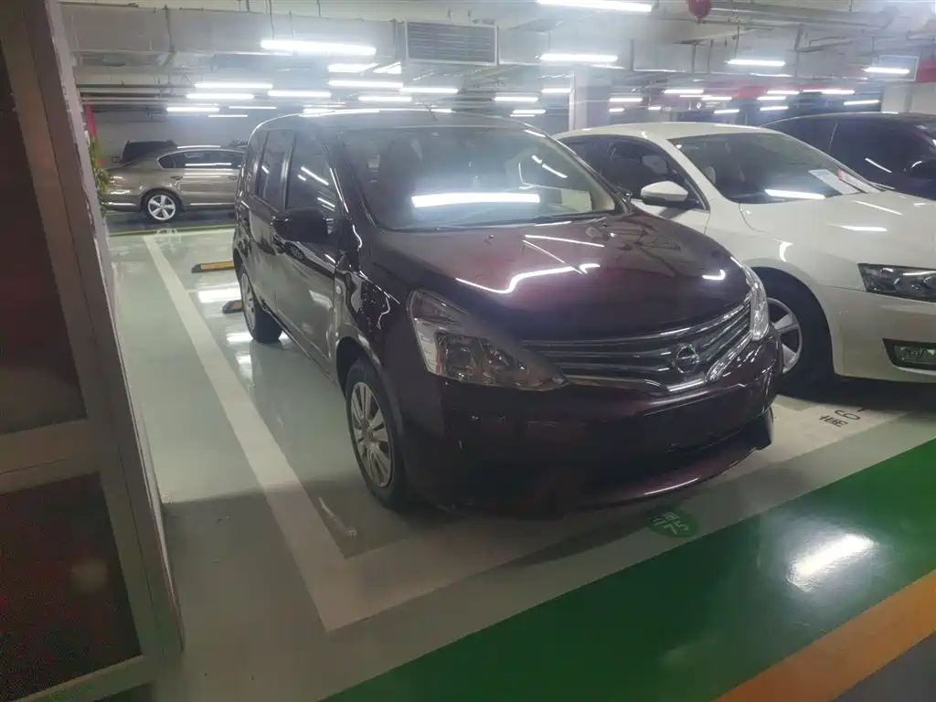 Livina 1.6 XE CVT Comfort