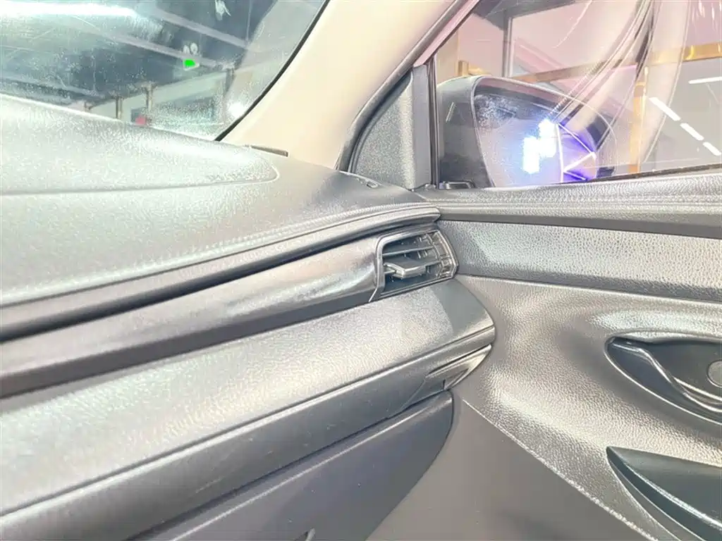 YARiS L Zhixuan 1.5 L CVT Leading