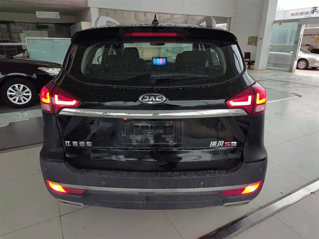 Refine S3 1.5 L Manual Luxury